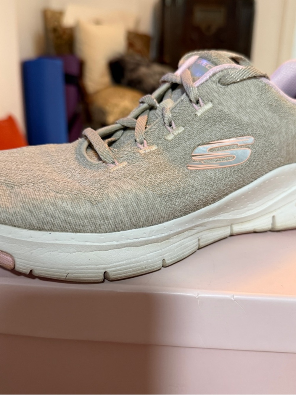 Skechers Arch Fit Women's Beige with Pink Accent Slip-Resistant Walking Sneakers - Picture 7 of 8